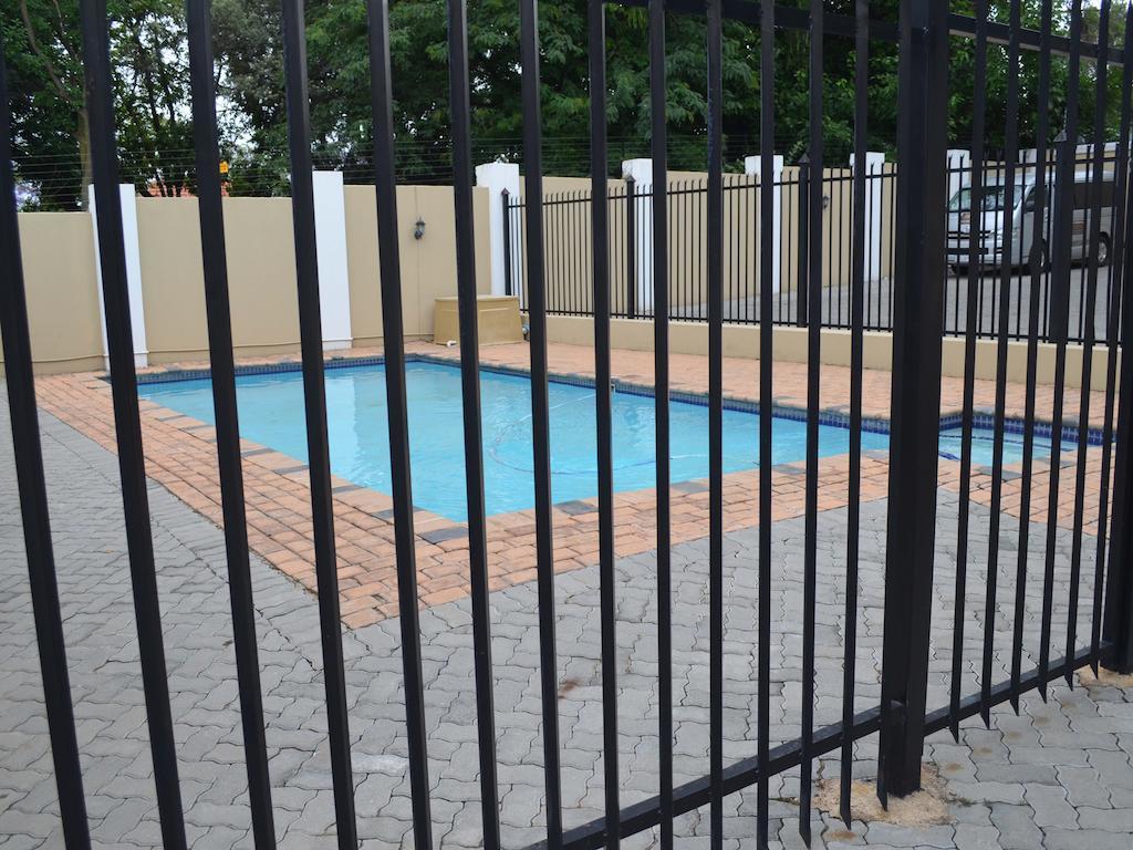 Henry George Guest House Pretoria-Noord Dış mekan fotoğraf